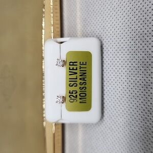 STUNNING MOISSANITE STUD EARRINGS